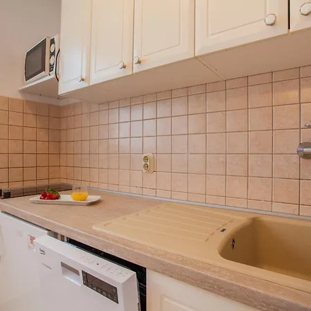 Appartement With Parking Space - 7983