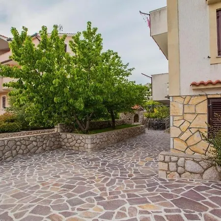 Apartments With Parking Space Cres - 7983