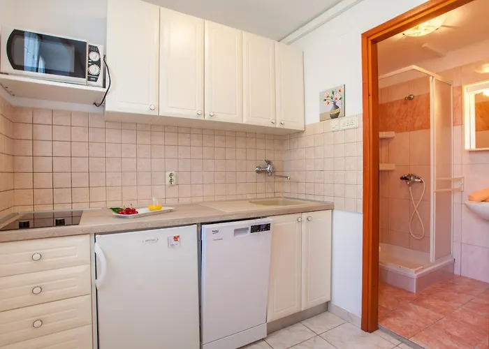 With Parking Space - 7983 * Cres