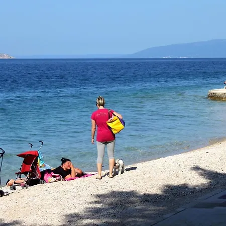 Apartments With Parking Space Cres - 7983 Lägenhet Cres