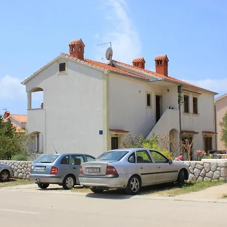 Apartments With Parking Space Cres - 7983 * Cres